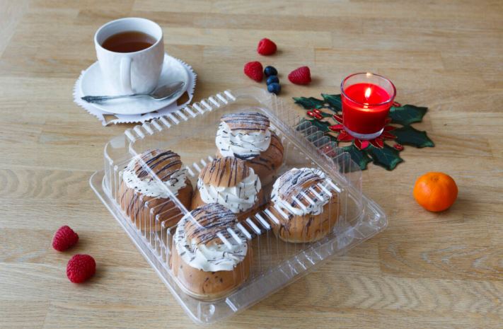 Suur läbipaistev koogikarp SL430 mõõduga 210×210×80 mm, sobib viiele vastlakuklile