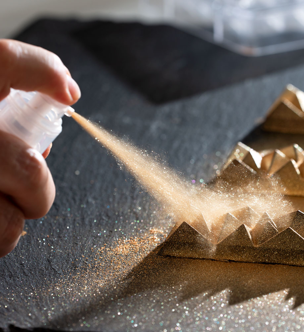 Spray sädelev efekt KULD 10g – kuldne sädelev toiduspray kookide ja magustoitude kaunistamiseks