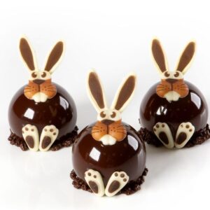 Väike jänese kujuline šokolaadidekoor magustoitude kaunistamiseks